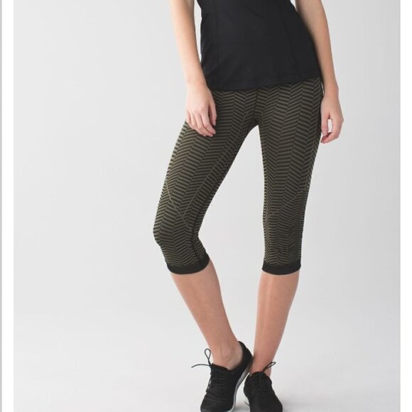 Lululemon In The Flow Crop II Heathered Fatigue Green 6 O22 - Picture 2 of 10